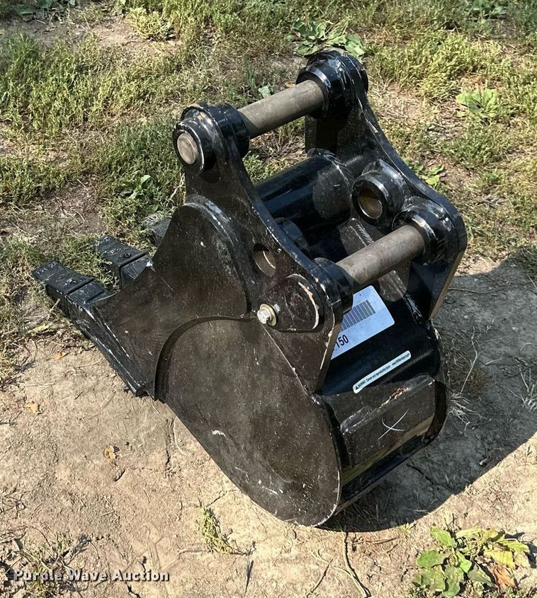 image for item DS2323 Kubota  excavator bucket