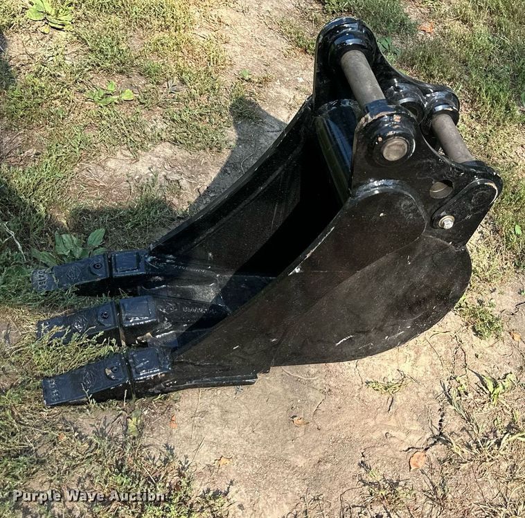 image for item DS2323 Kubota  excavator bucket
