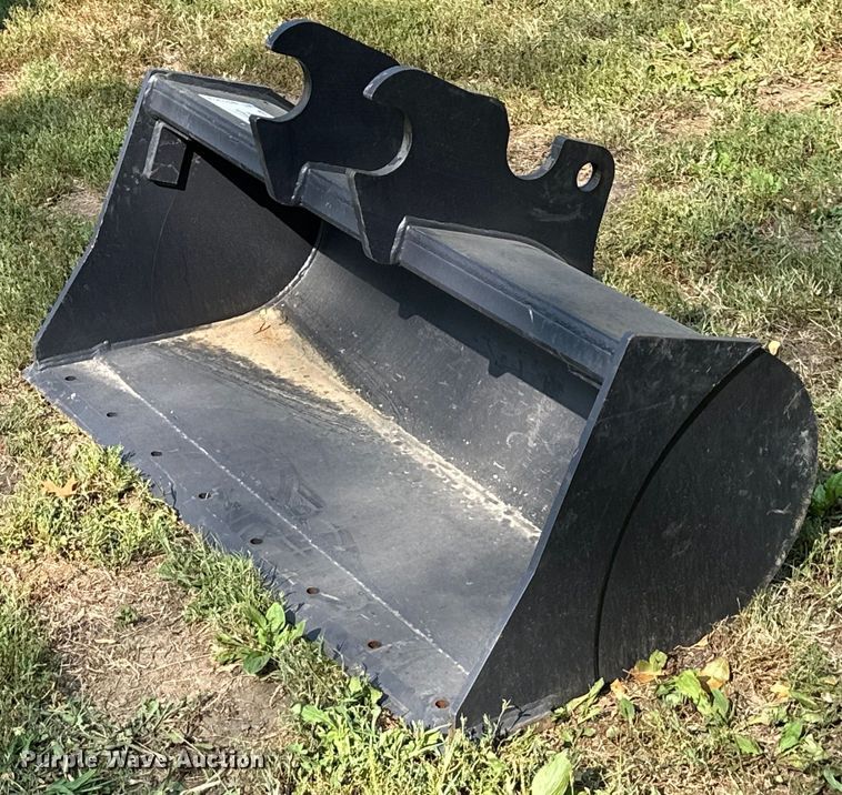 image for item DS2324 Kubota  excavator bucket