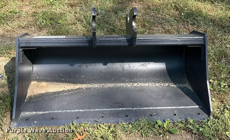 image for item DS2324 Kubota  excavator bucket