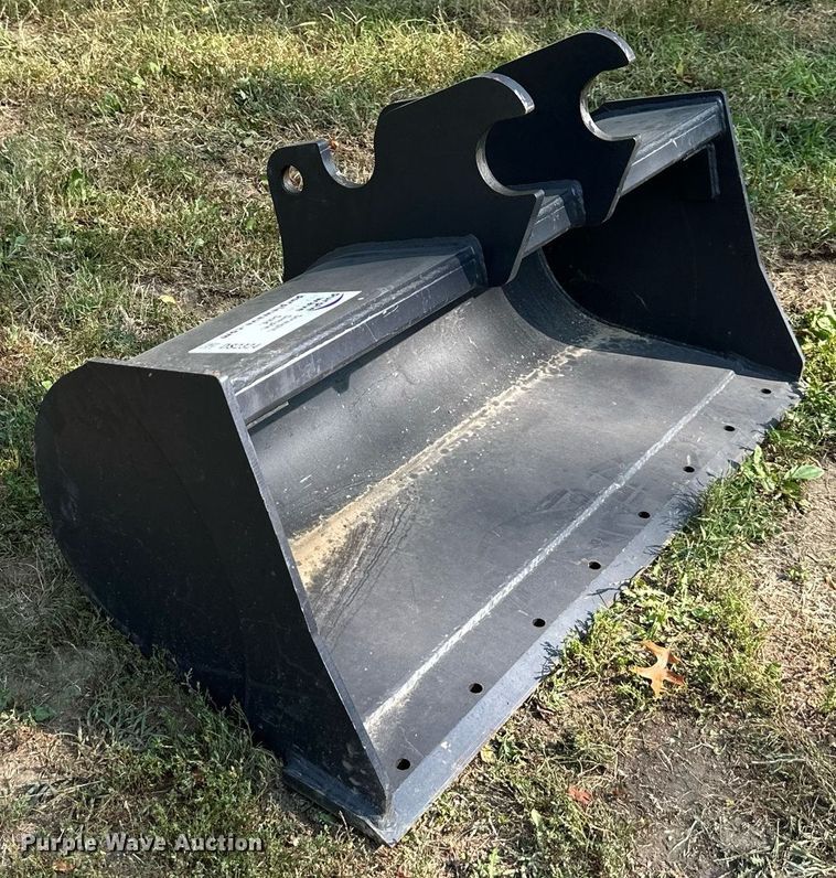image for item DS2324 Kubota  excavator bucket