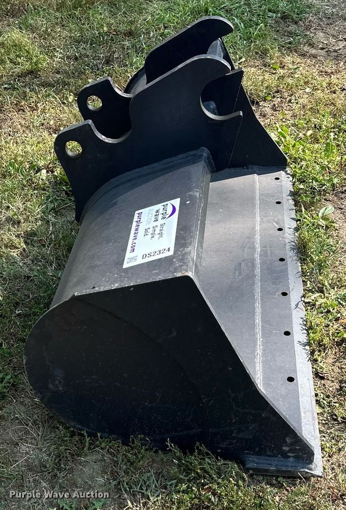 image for item DS2324 Kubota  excavator bucket