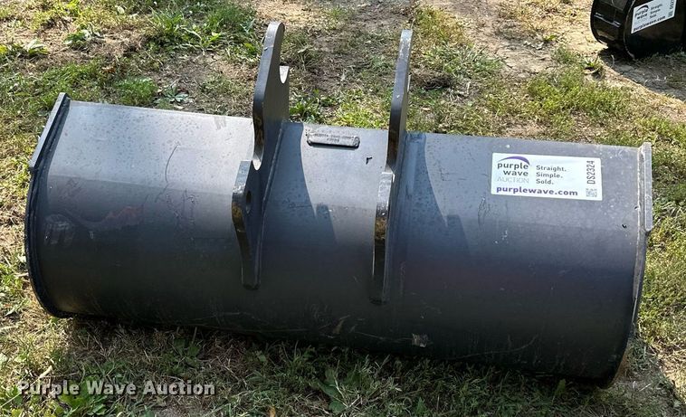 image for item DS2324 Kubota  excavator bucket