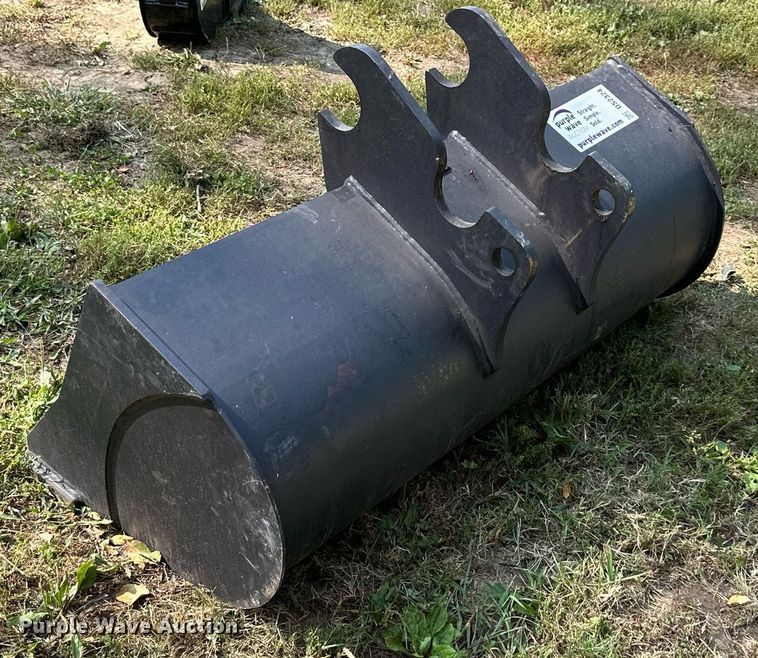 image for item DS2324 Kubota  excavator bucket
