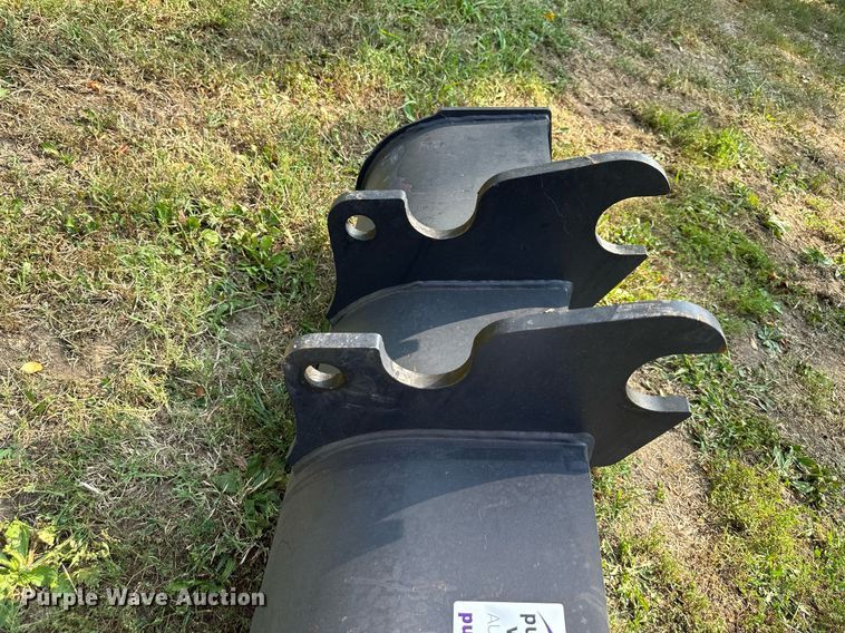 image for item DS2324 Kubota  excavator bucket