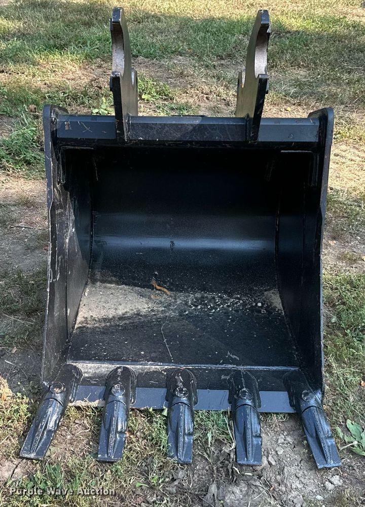 image for item DS2325 Kubota  excavator bucket