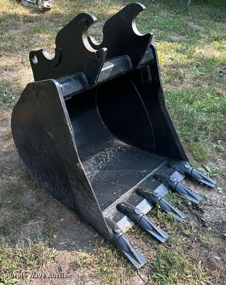 image for item DS2325 Kubota  excavator bucket