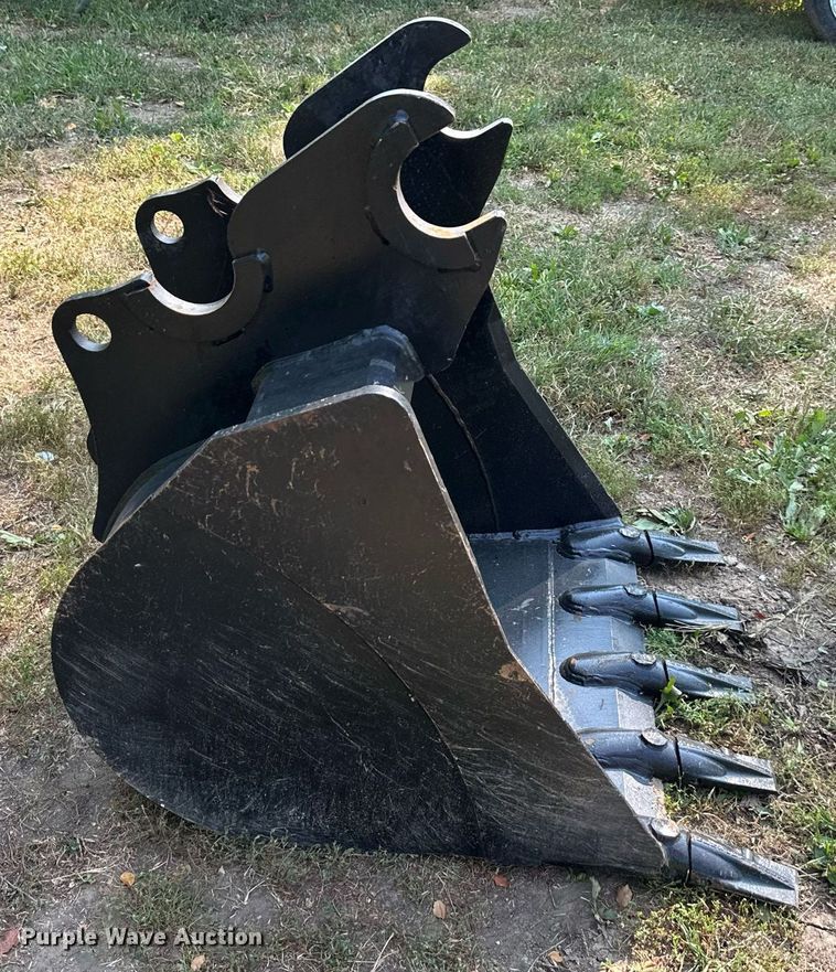 image for item DS2325 Kubota  excavator bucket