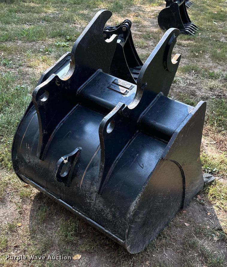 image for item DS2325 Kubota  excavator bucket