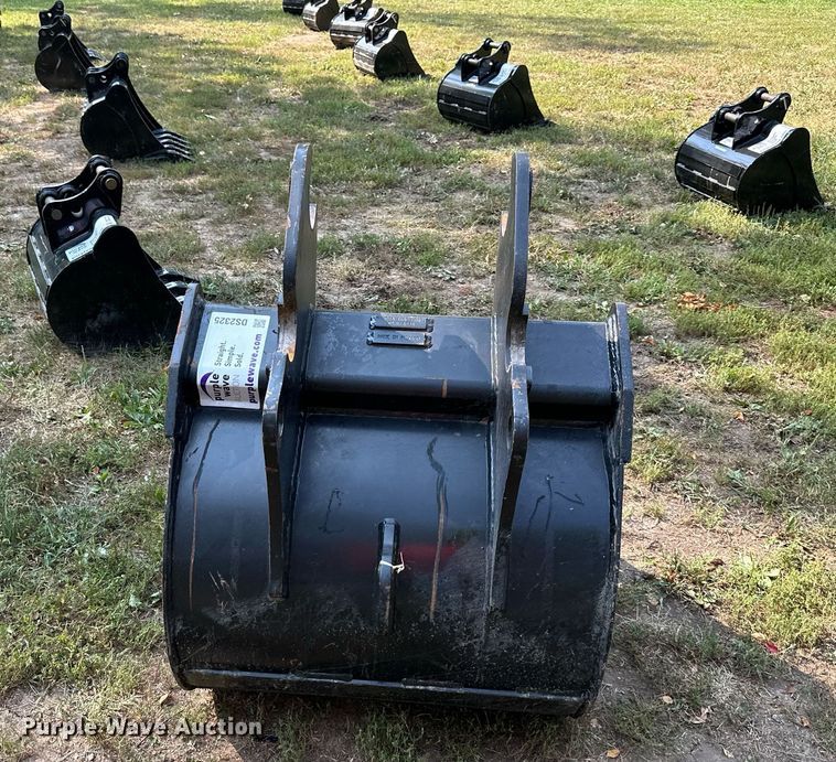 image for item DS2325 Kubota  excavator bucket