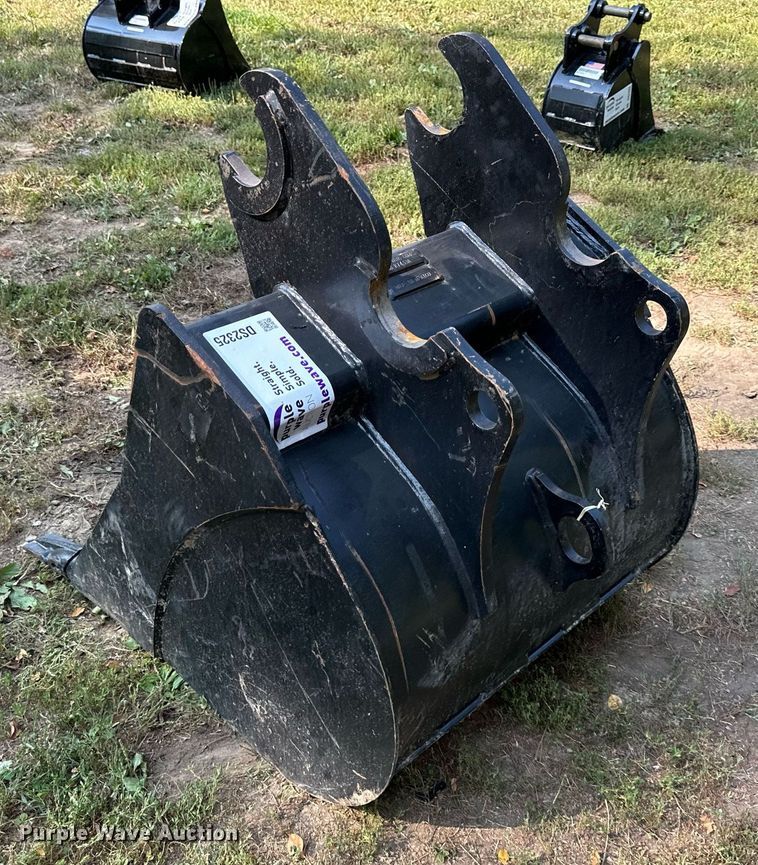 image for item DS2325 Kubota  excavator bucket