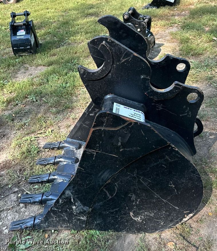 image for item DS2325 Kubota  excavator bucket