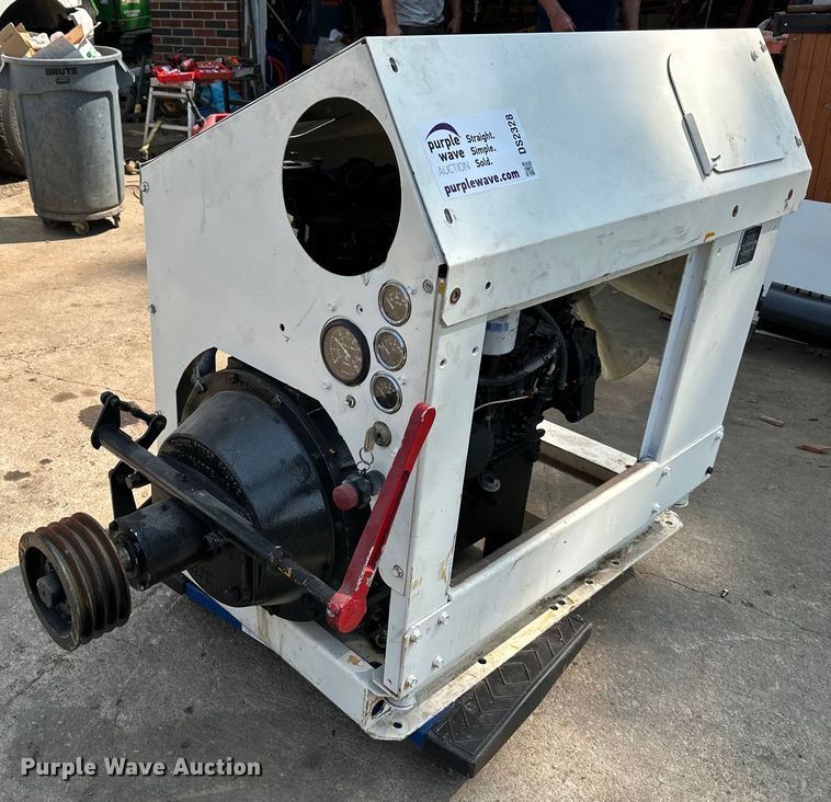 image for item DS2328 Kubota V3300-DI-T-ES02  engine