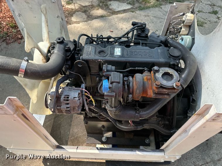 image for item DS2328 Kubota V3300-DI-T-ES02  engine