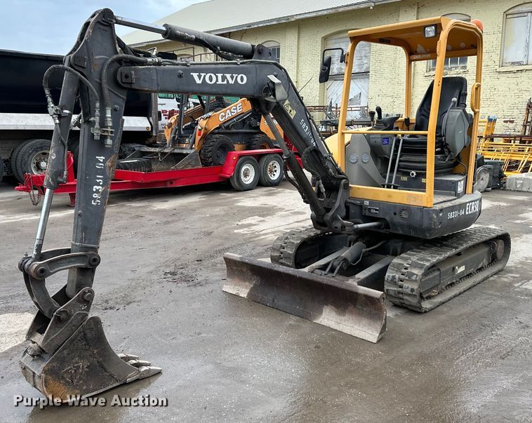 image for item DS2332 2011 Volvo ECR38  mini excavator