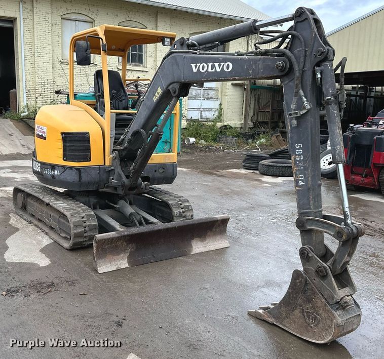 image for item DS2332 2011 Volvo ECR38  mini excavator