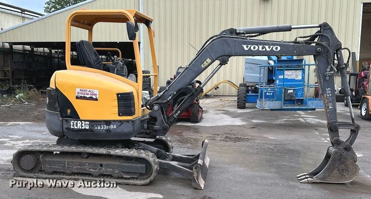 image for item DS2332 2011 Volvo ECR38  mini excavator