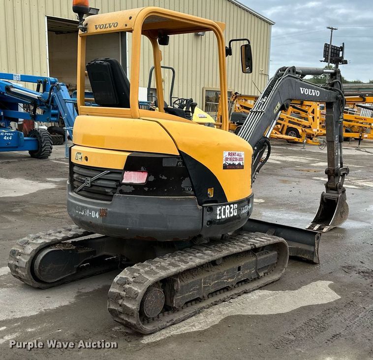 image for item DS2332 2011 Volvo ECR38  mini excavator