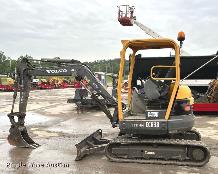image for item DS2332 2011 Volvo ECR38  mini excavator