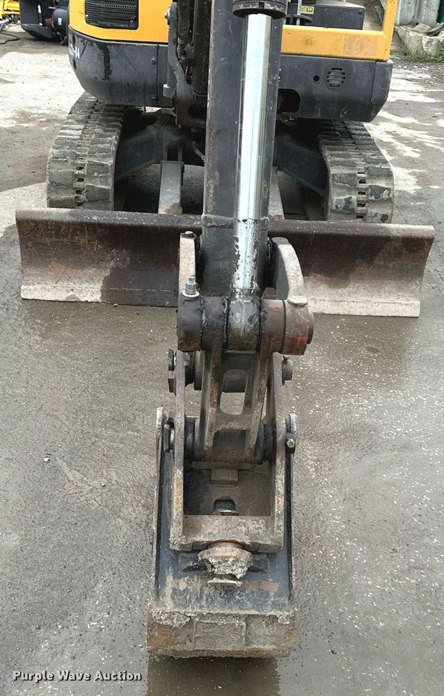 image for item DS2332 2011 Volvo ECR38  mini excavator