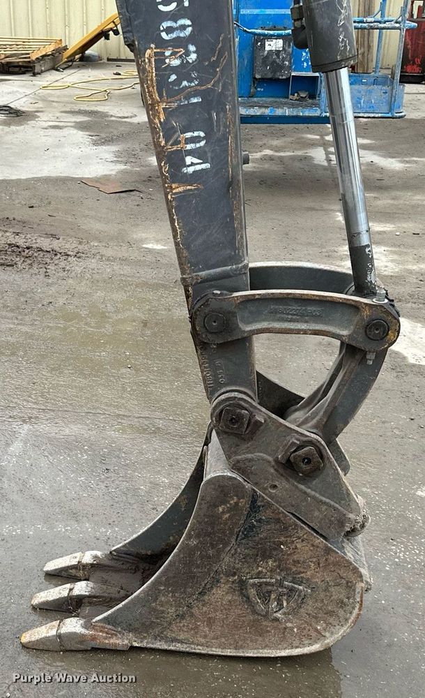 image for item DS2332 2011 Volvo ECR38  mini excavator