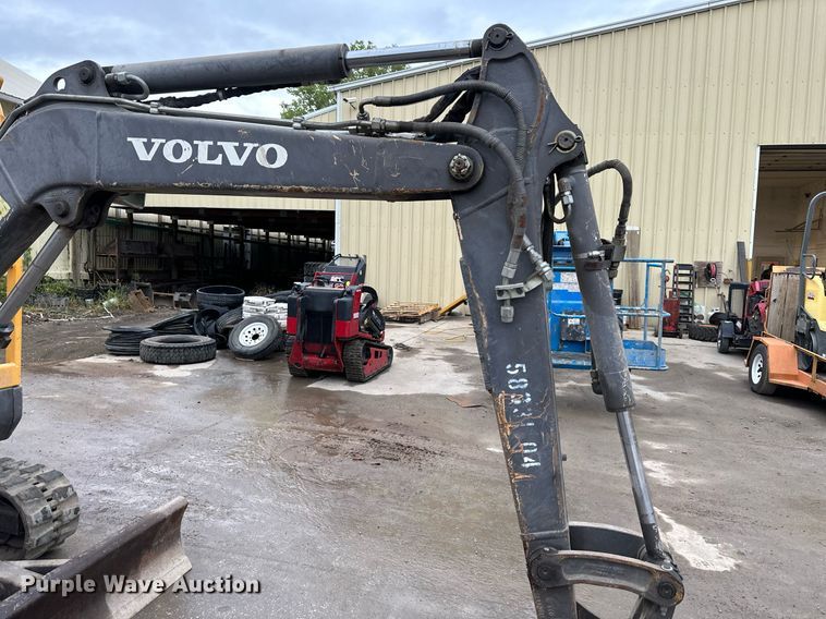 image for item DS2332 2011 Volvo ECR38  mini excavator