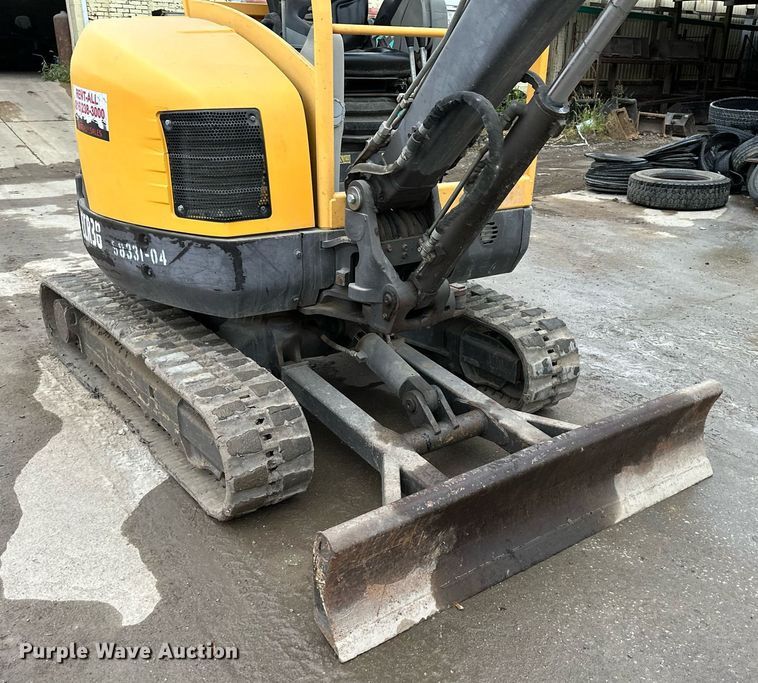 image for item DS2332 2011 Volvo ECR38  mini excavator