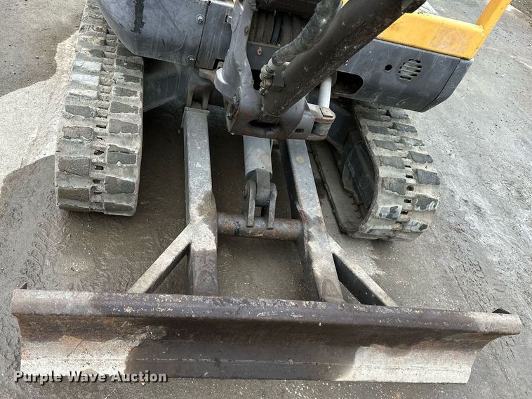 image for item DS2332 2011 Volvo ECR38  mini excavator