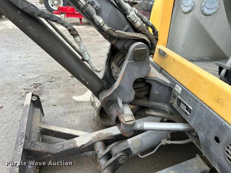 image for item DS2332 2011 Volvo ECR38  mini excavator