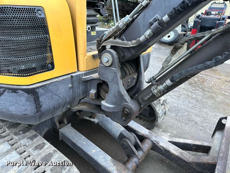 image for item DS2332 2011 Volvo ECR38  mini excavator