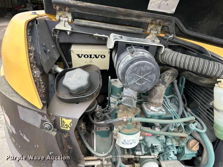 image for item DS2332 2011 Volvo ECR38  mini excavator