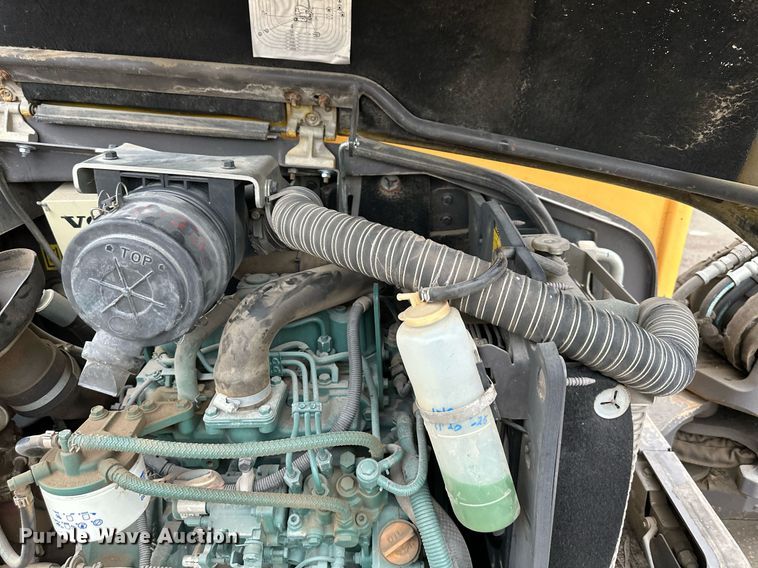 image for item DS2332 2011 Volvo ECR38  mini excavator