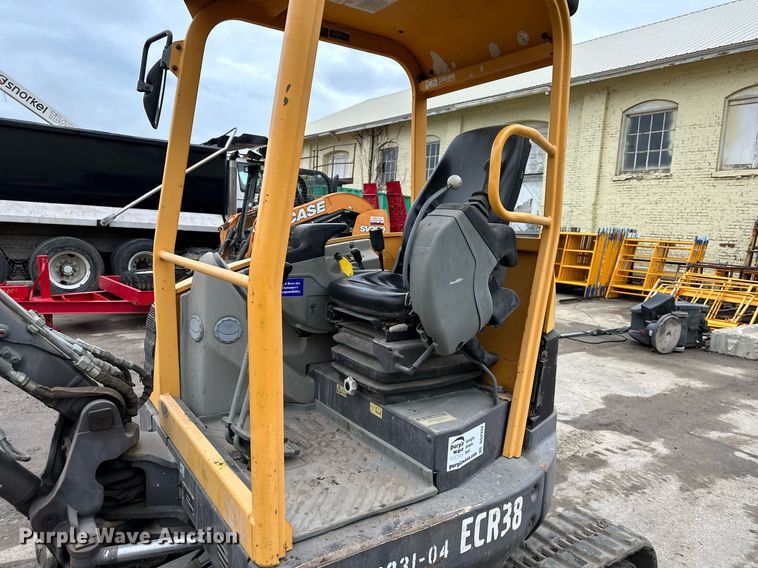 image for item DS2332 2011 Volvo ECR38  mini excavator