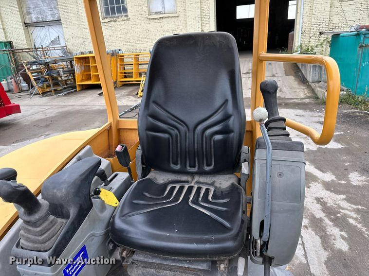 image for item DS2332 2011 Volvo ECR38  mini excavator
