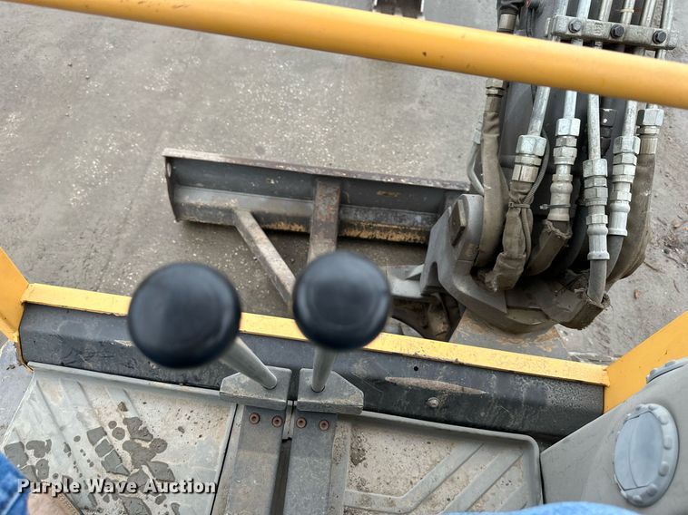 image for item DS2332 2011 Volvo ECR38  mini excavator