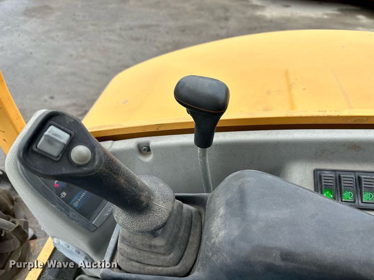 image for item DS2332 2011 Volvo ECR38  mini excavator