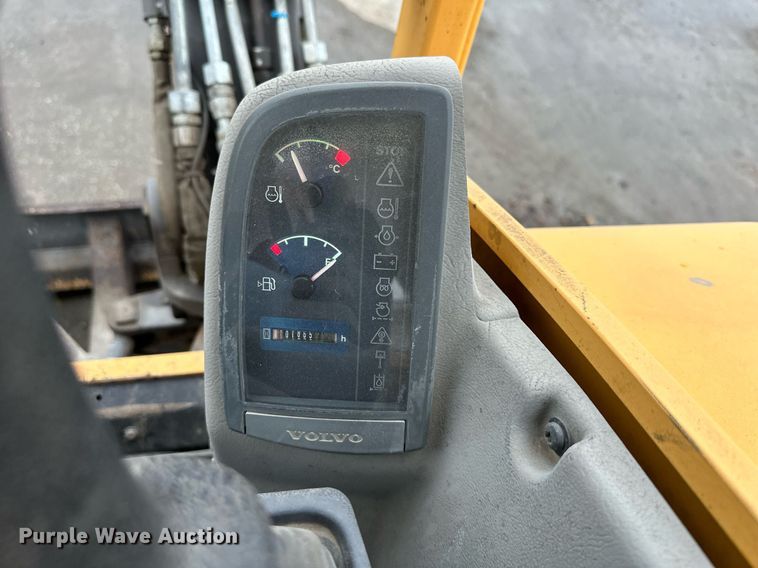 image for item DS2332 2011 Volvo ECR38  mini excavator