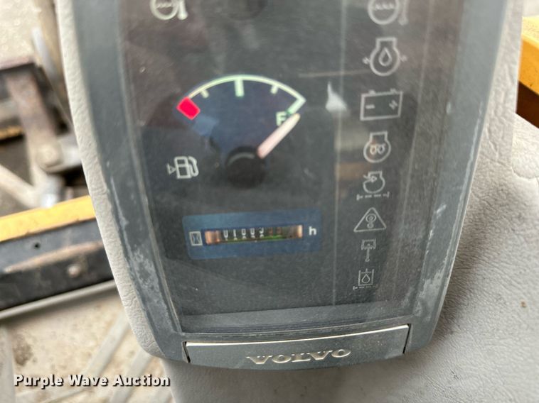 image for item DS2332 2011 Volvo ECR38  mini excavator