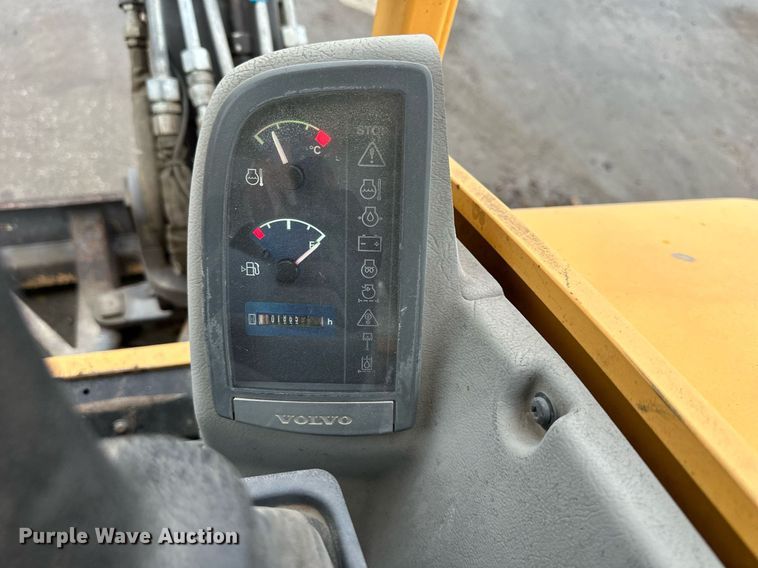 image for item DS2332 2011 Volvo ECR38  mini excavator