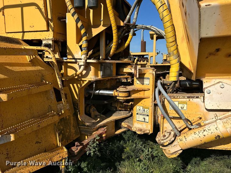 image for item DS2340 1998 Bell B40B  haul truck