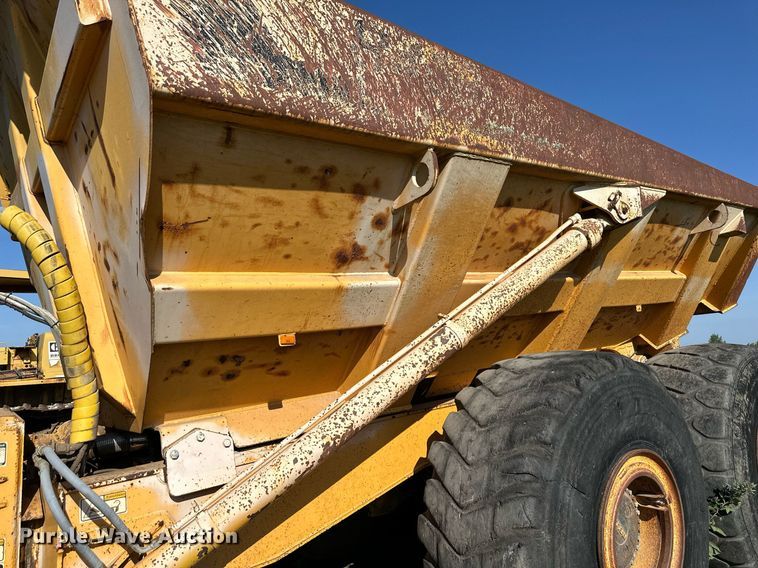 image for item DS2340 1998 Bell B40B  haul truck