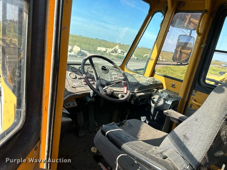 image for item DS2340 1998 Bell B40B  haul truck