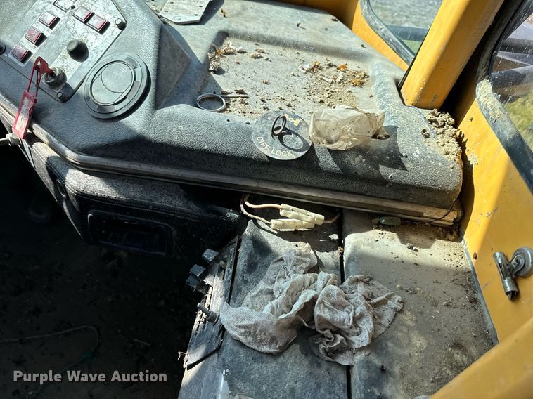 image for item DS2340 1998 Bell B40B  haul truck