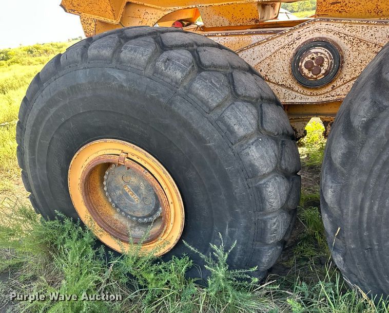 image for item DS2340 1998 Bell B40B  haul truck