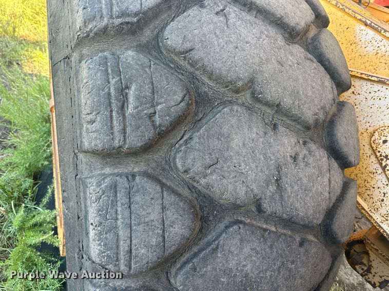 image for item DS2340 1998 Bell B40B  haul truck