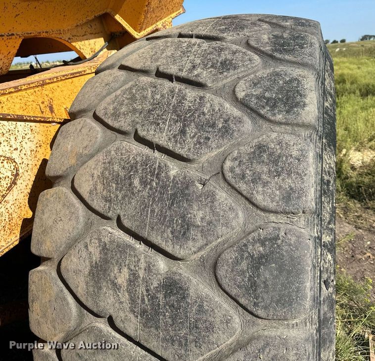 image for item DS2340 1998 Bell B40B  haul truck