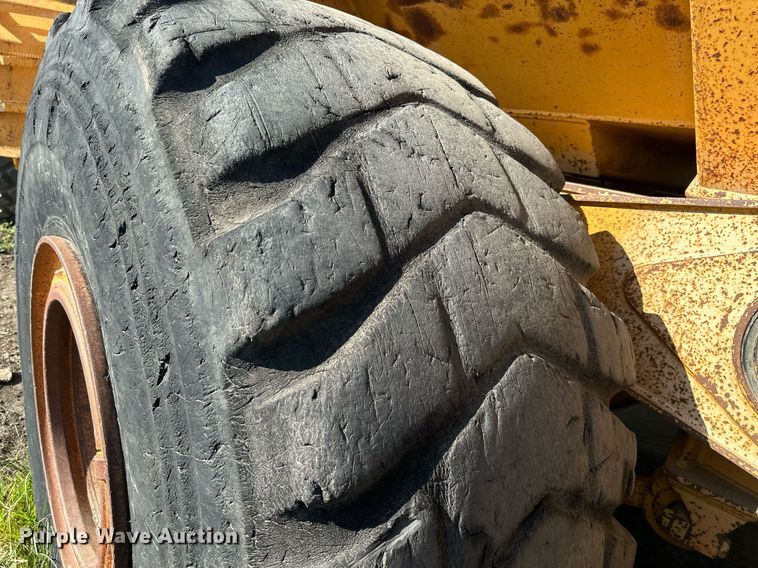 image for item DS2340 1998 Bell B40B  haul truck