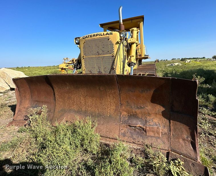 image for item DS2341 1971 Caterpillar D8H crawler tractor