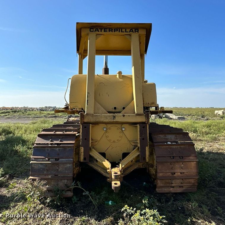 image for item DS2341 1971 Caterpillar D8H crawler tractor