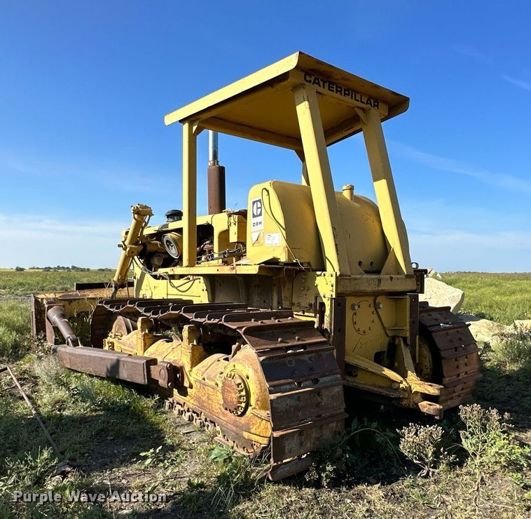 image for item DS2341 1971 Caterpillar D8H crawler tractor